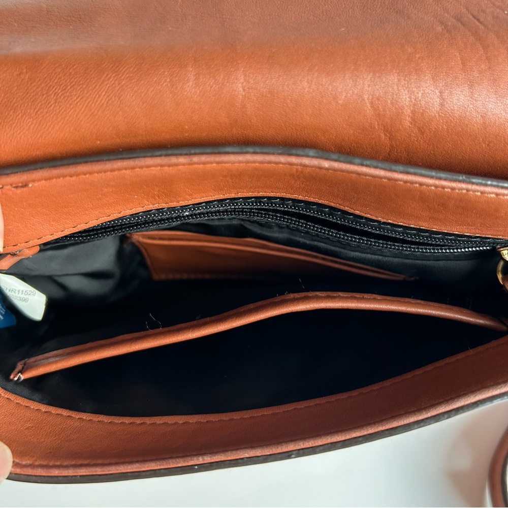 Vintage Cole Haan leather crossbody/shoulder in Cognac - Picture 8 of 12